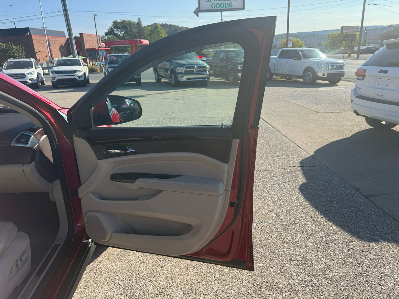 Used 2015 Cadillac SRX Luxury w/ Driver Awareness Package image 79