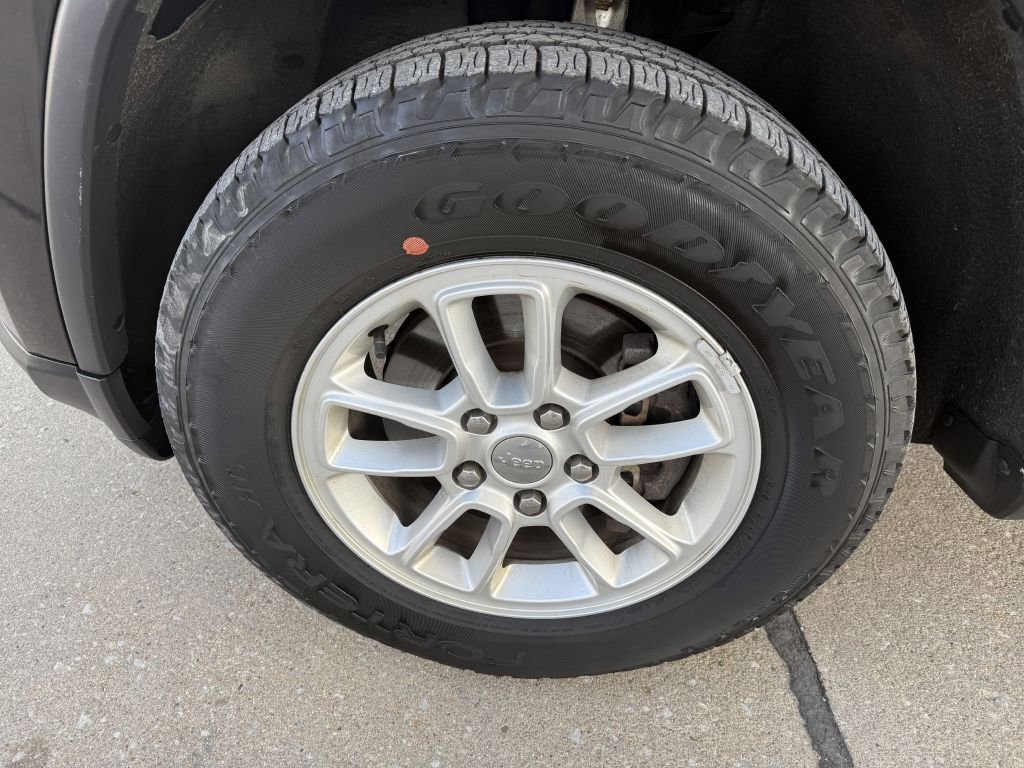 Used 2020 Jeep Grand Cherokee Laredo image 21