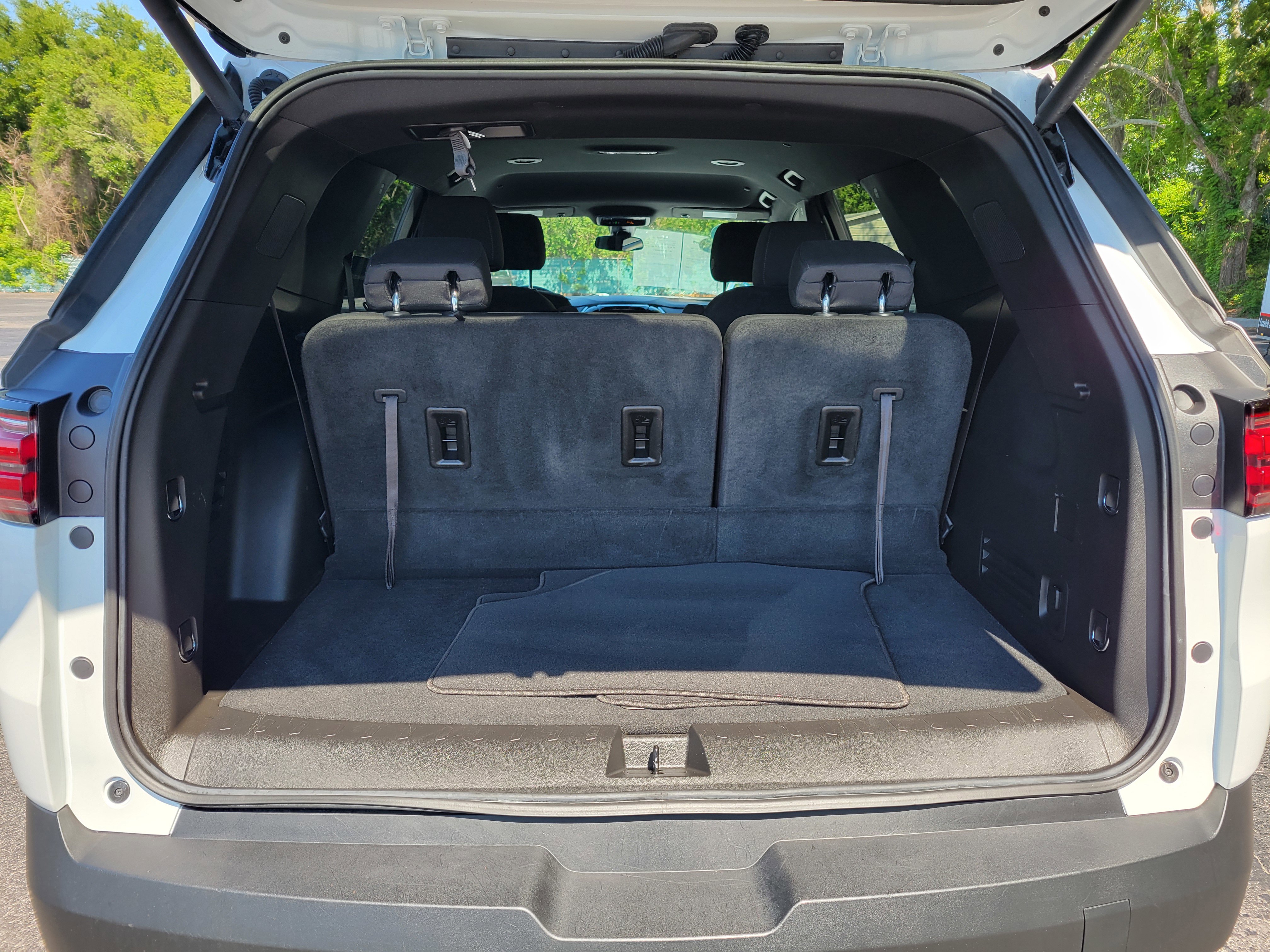 Used 2023 Chevrolet Traverse LT FWD image 9