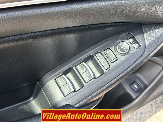 Used 2018 Honda Accord LX image 10