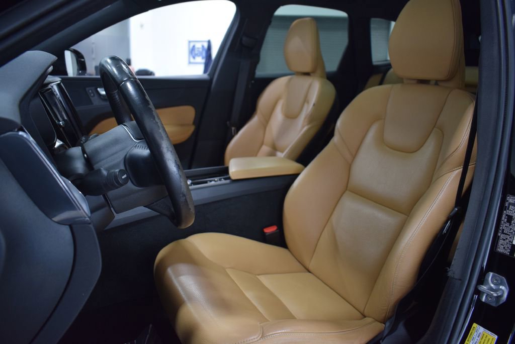 Used 2020 Volvo XC60 T5 Momentum w/ Protection Package Premier image 10