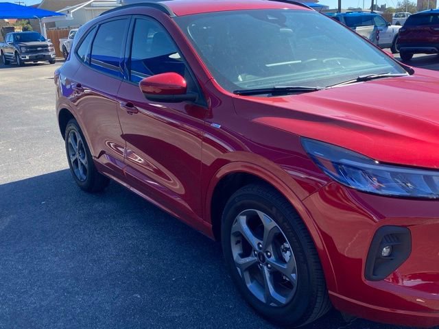 Used 2023 Ford Escape ST-Line Select w/ Tech Pack #1 AWD/4WD image 3
