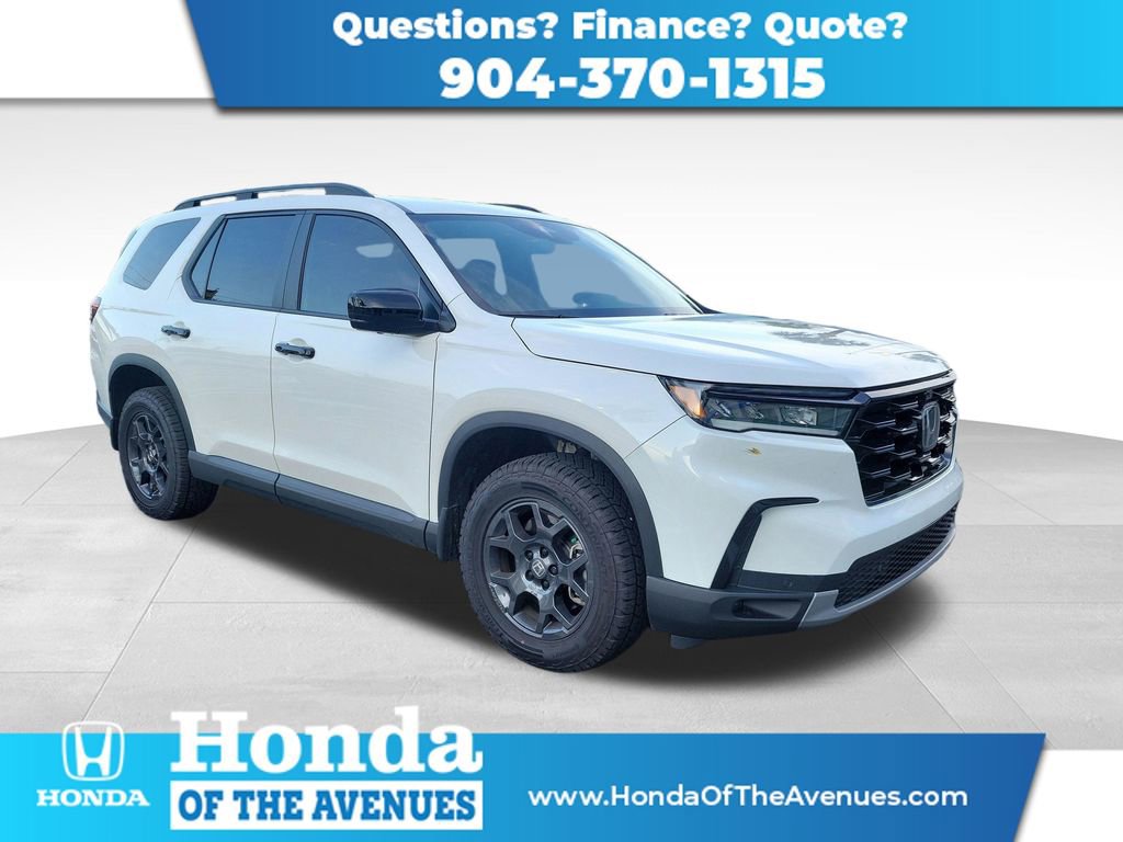 Used 2025 Honda Pilot TrailSport image 1