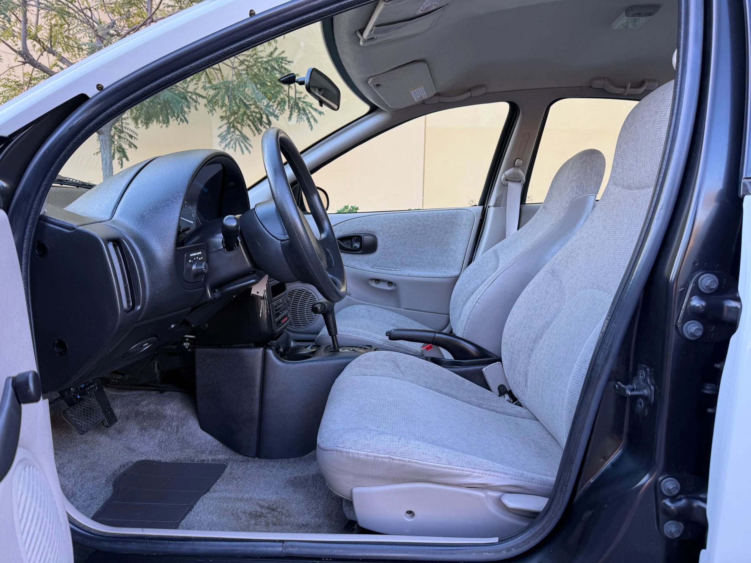 Used 1998 Saturn S-Series SL1 image 10