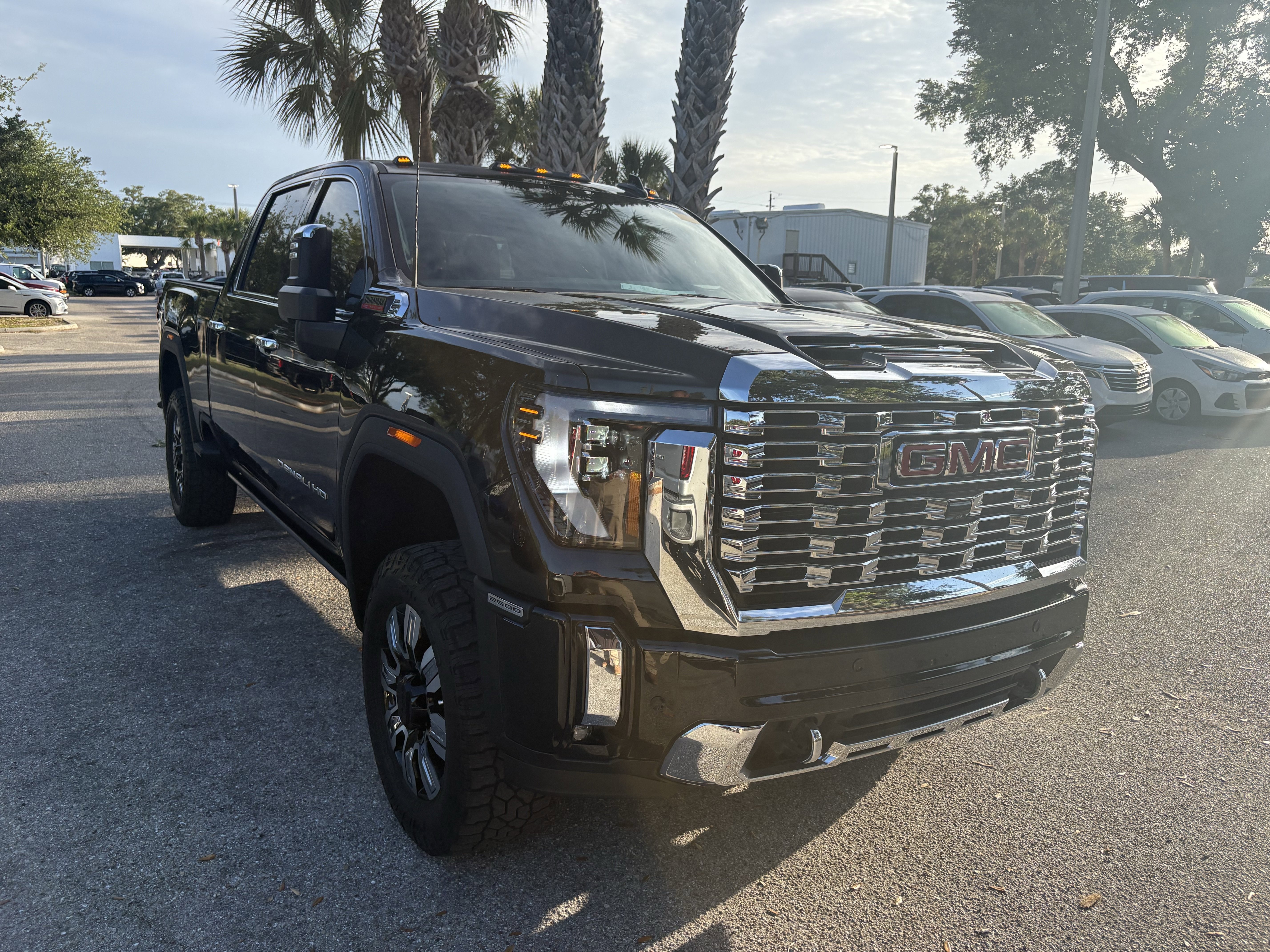 Used 2024 GMC Sierra 2500 Denali w/ Denali Reserve Package AWD/4WD image 1