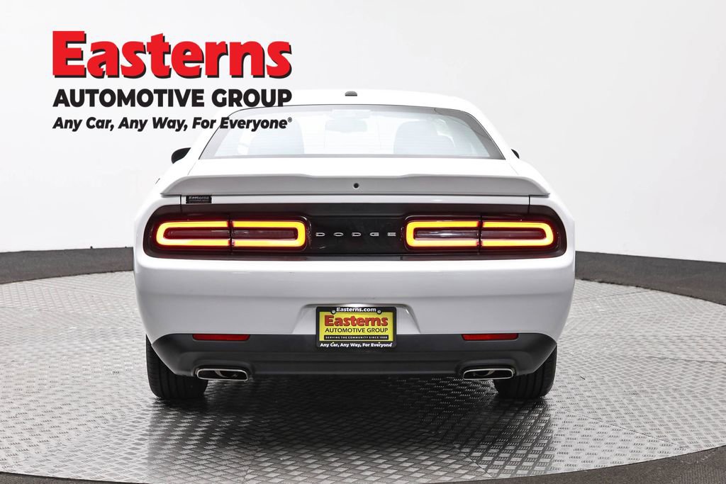 Used 2022 Dodge Challenger SXT image 6