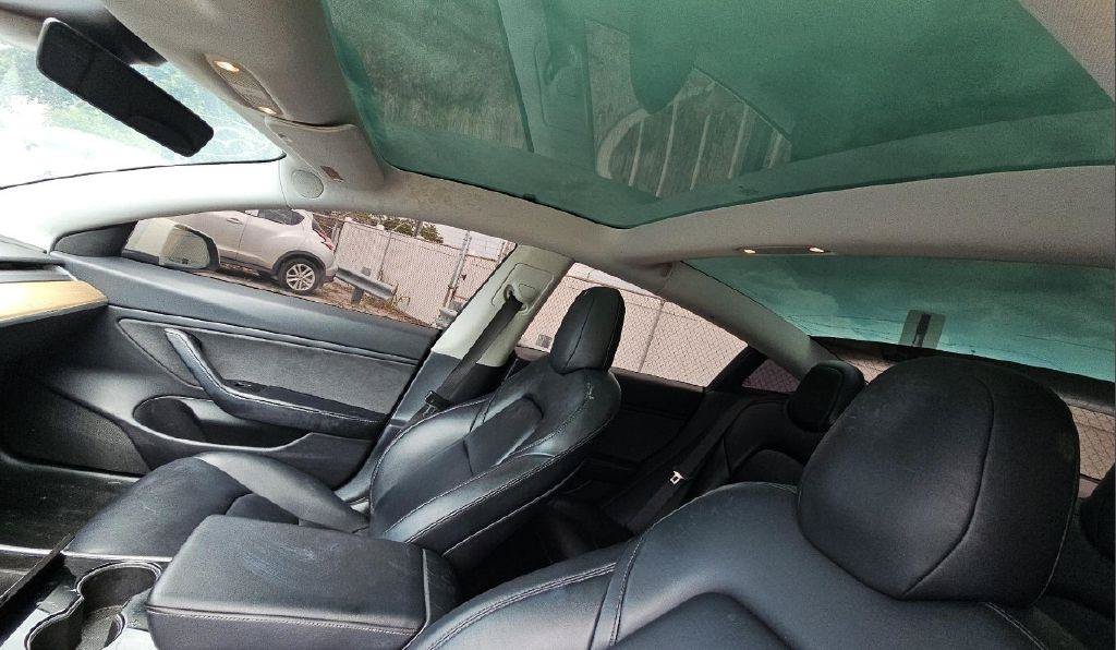 Used 2019 Tesla Model 3 Standard Range RWD image 3