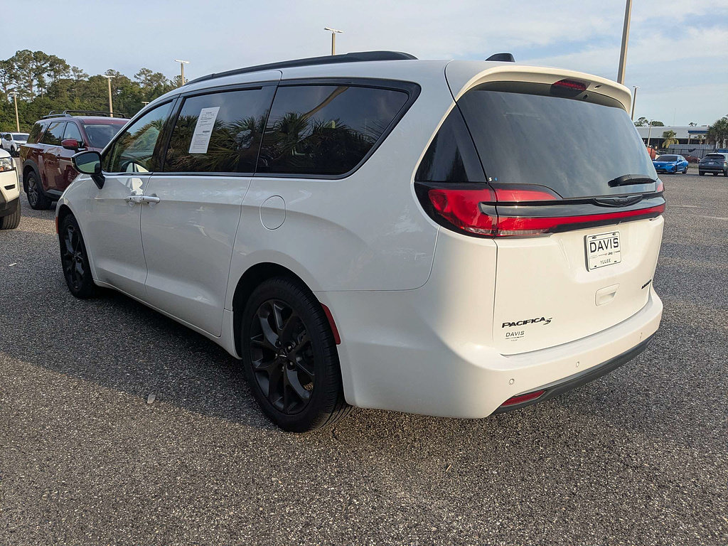 Used 2025 Chrysler Pacifica Limited FWD image 6