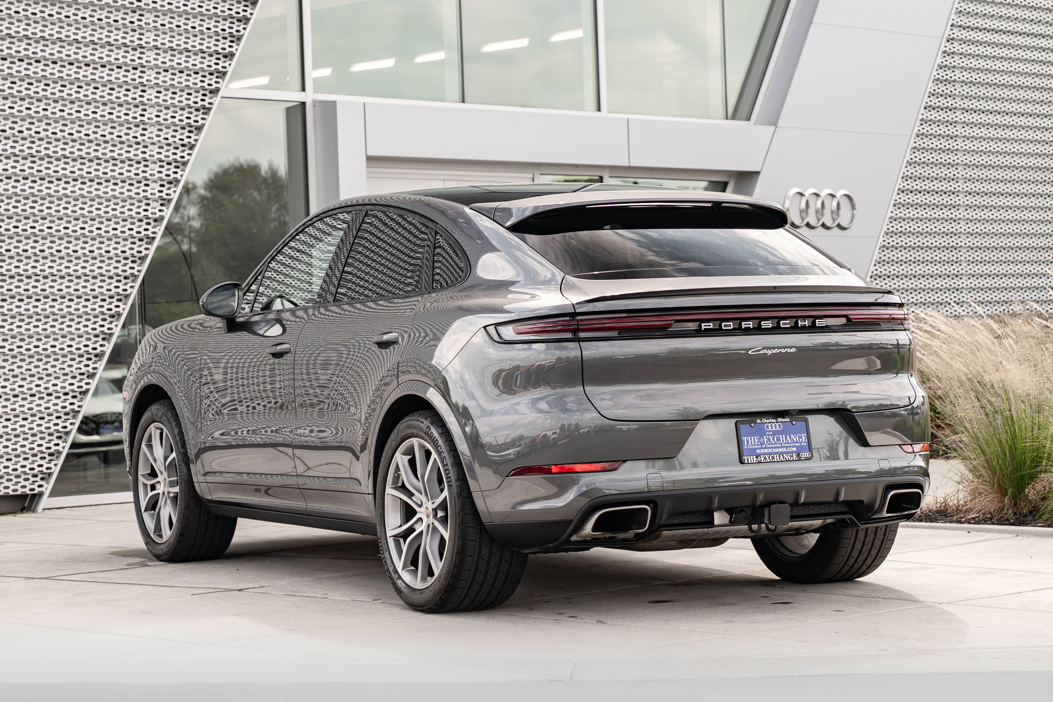 Used 2025 Porsche Cayenne Coupe AWD/4WD image 5