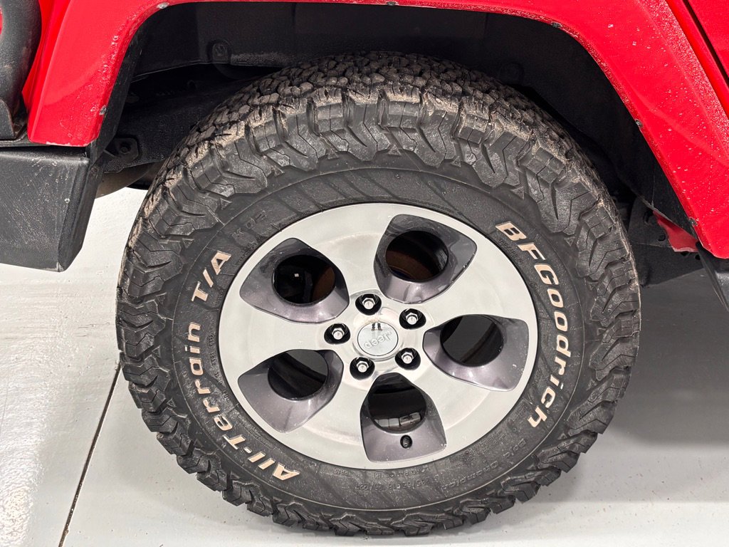 Used 2016 Jeep Wrangler Unlimited Sahara w/ Connectivity Group image 33