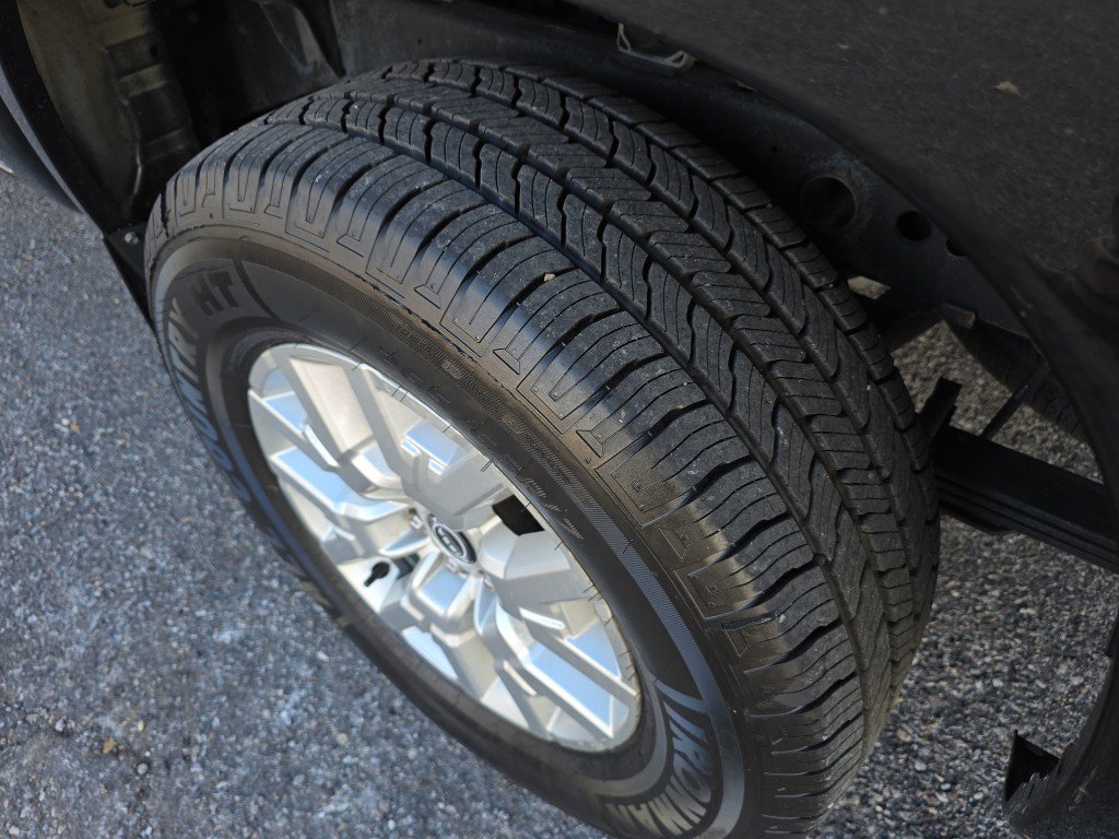 Used 2022 Nissan Frontier SV image 11