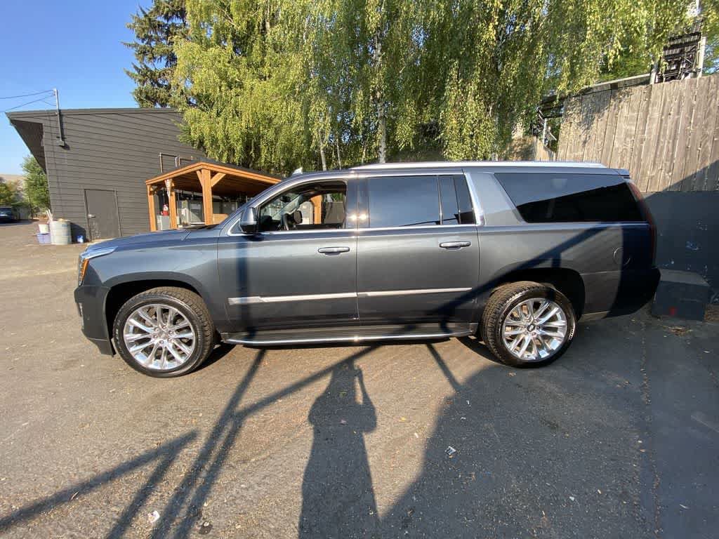 Used 2020 Cadillac Escalade ESV Premium Luxury AWD/4WD image 3