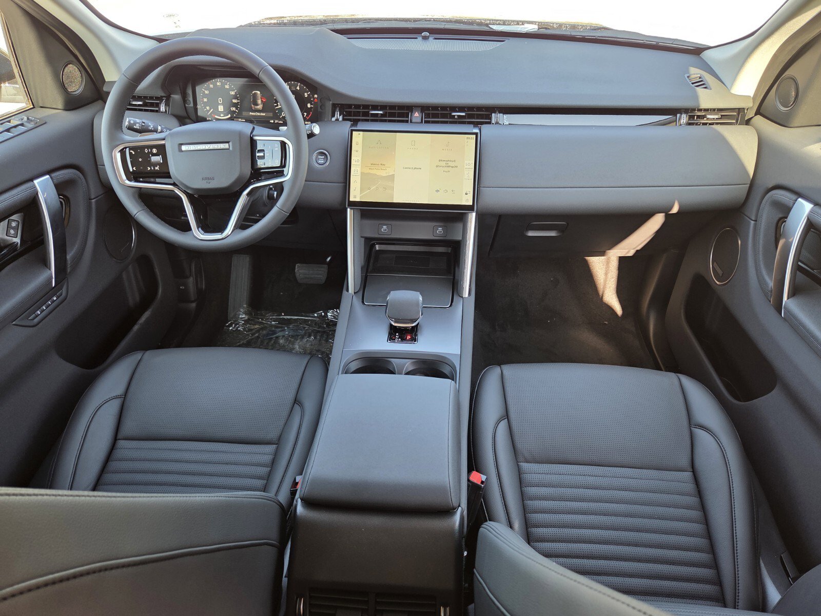 New 2025 Land Rover Discovery Sport S AWD/4WD image 4