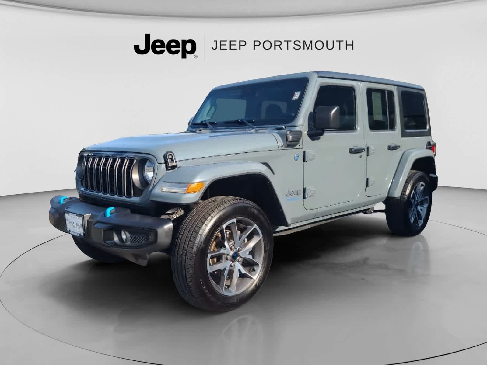 Used 2024 Jeep Wrangler Unlimited w/ Convenience Group AWD/4WD image 3