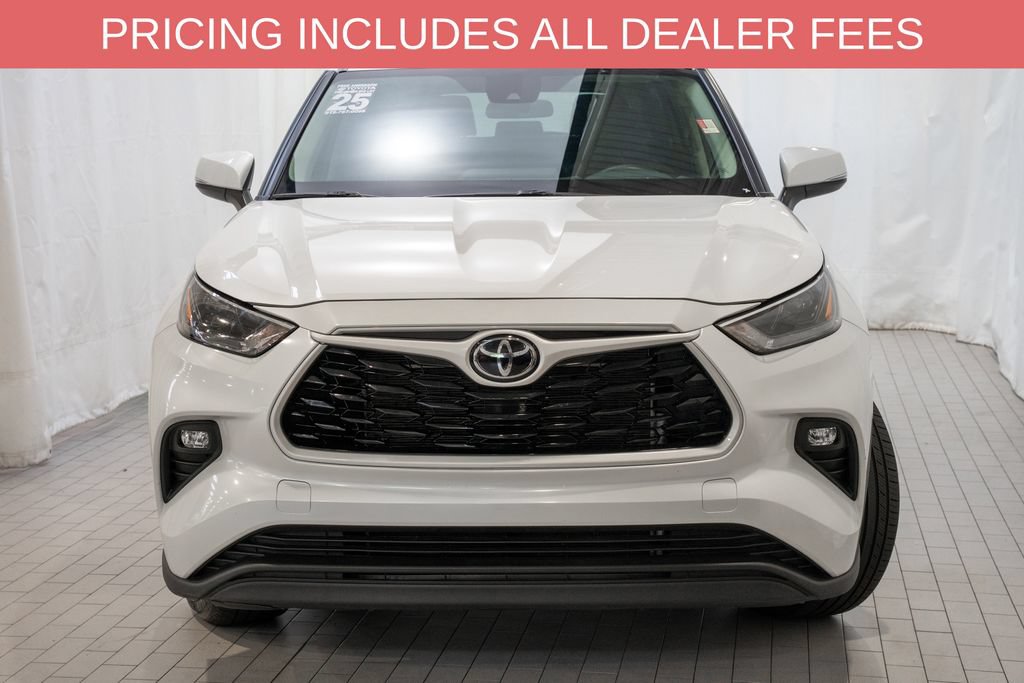 Certified 2025 Toyota Highlander LE AWD/4WD image 2