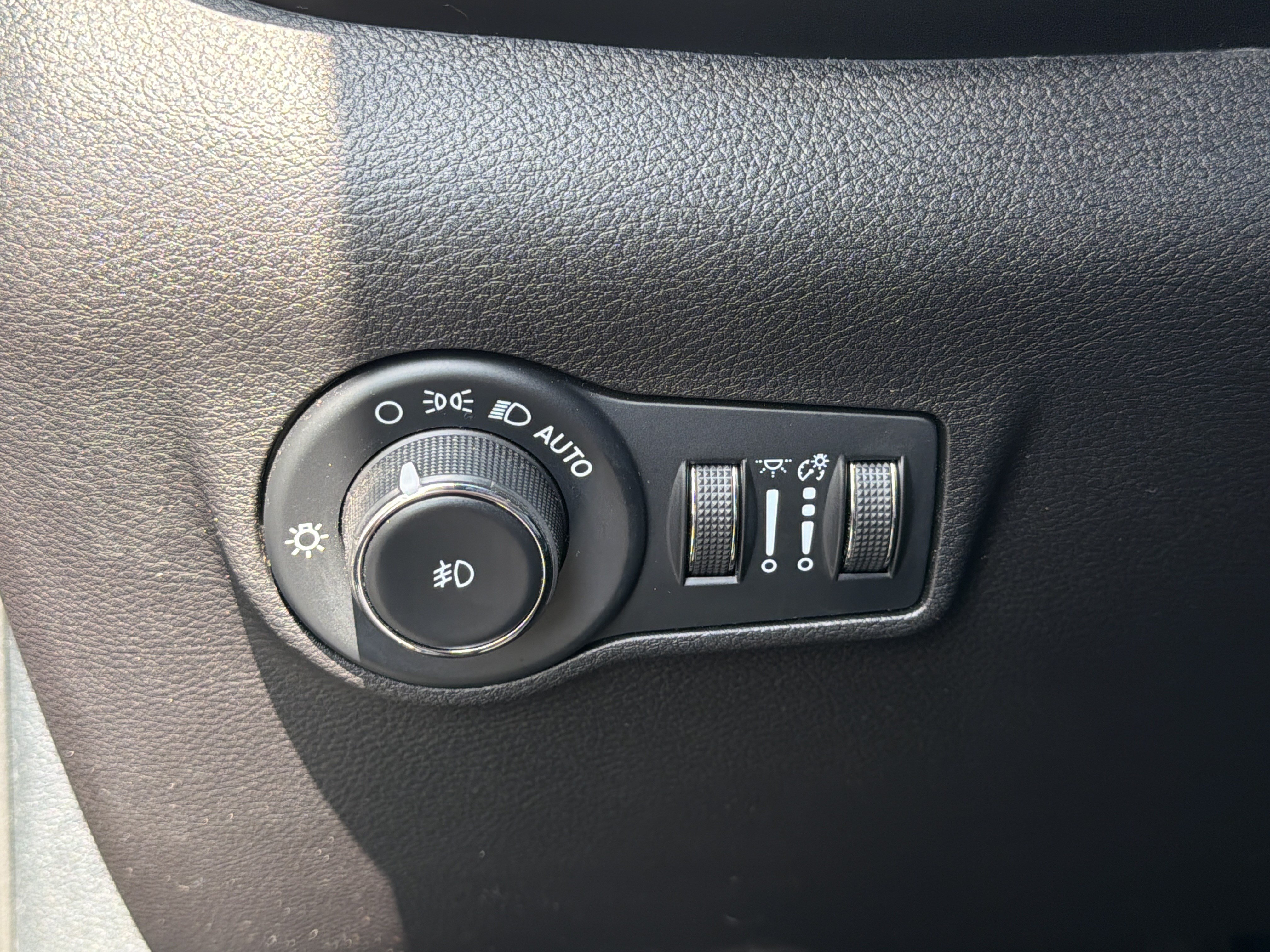 Used 2023 Jeep Compass Latitude AWD/4WD image 37