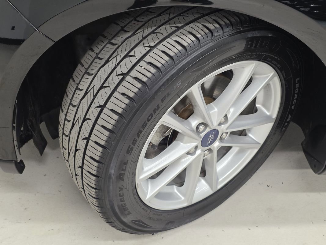Used 2018 Ford Focus SE w/ Cold Weather Package FWD image 38