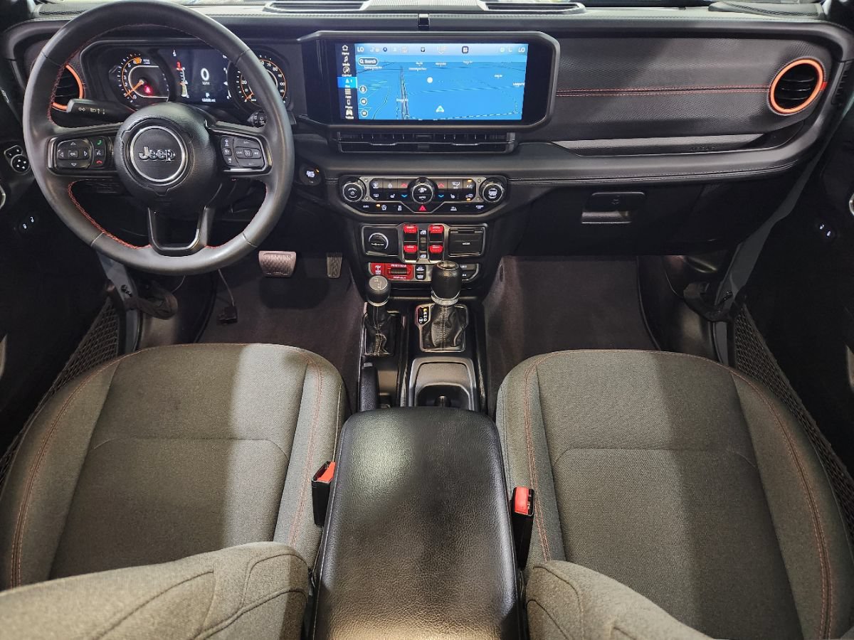 Used 2024 Jeep Wrangler Unlimited Rubicon w/ Technology Group AWD/4WD image 46