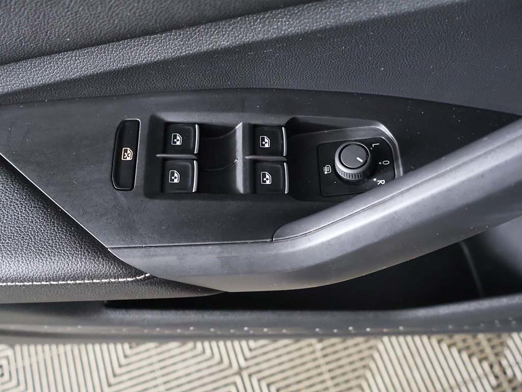 Used 2025 Volkswagen Jetta Sport FWD image 35