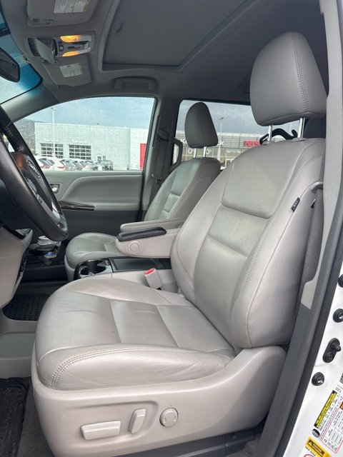 Used 2017 Toyota Sienna XLE w/ XLE Navigation Package image 9