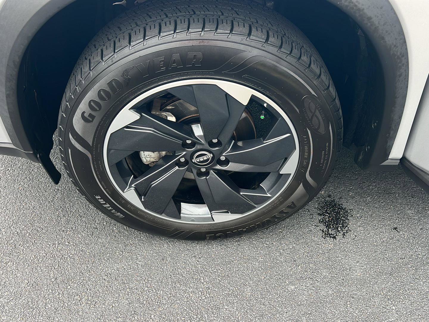 Used 2024 Nissan Rogue SV image 37