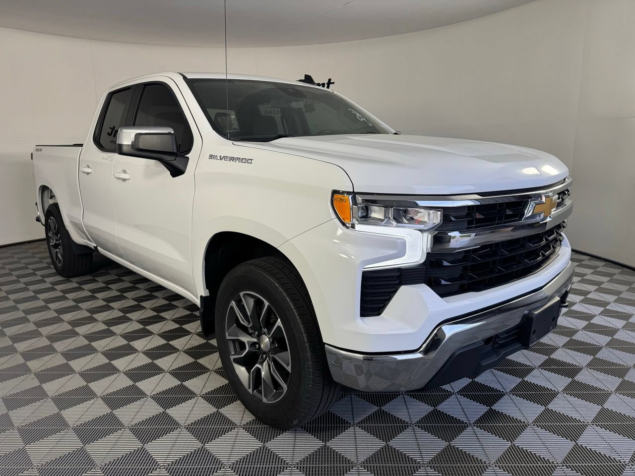 Used 2023 Chevrolet Silverado 1500 LT AWD/4WD image 6