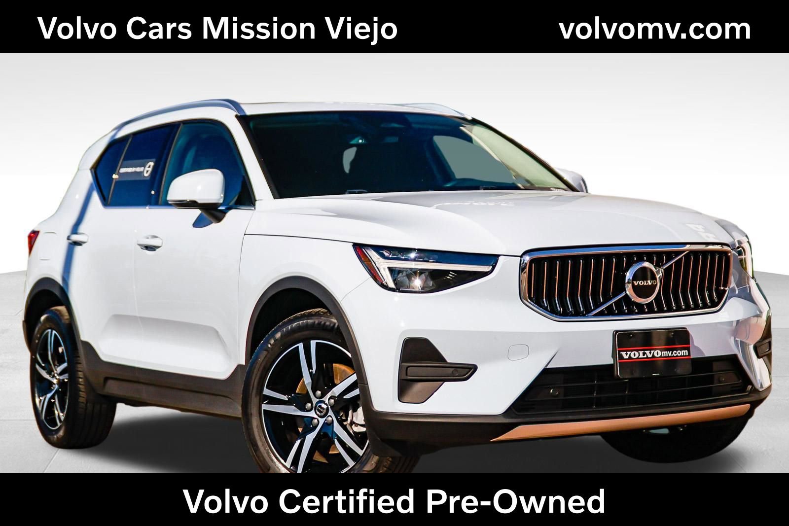 Used 2025 Volvo XC40 B5 Core AWD/4WD image 1