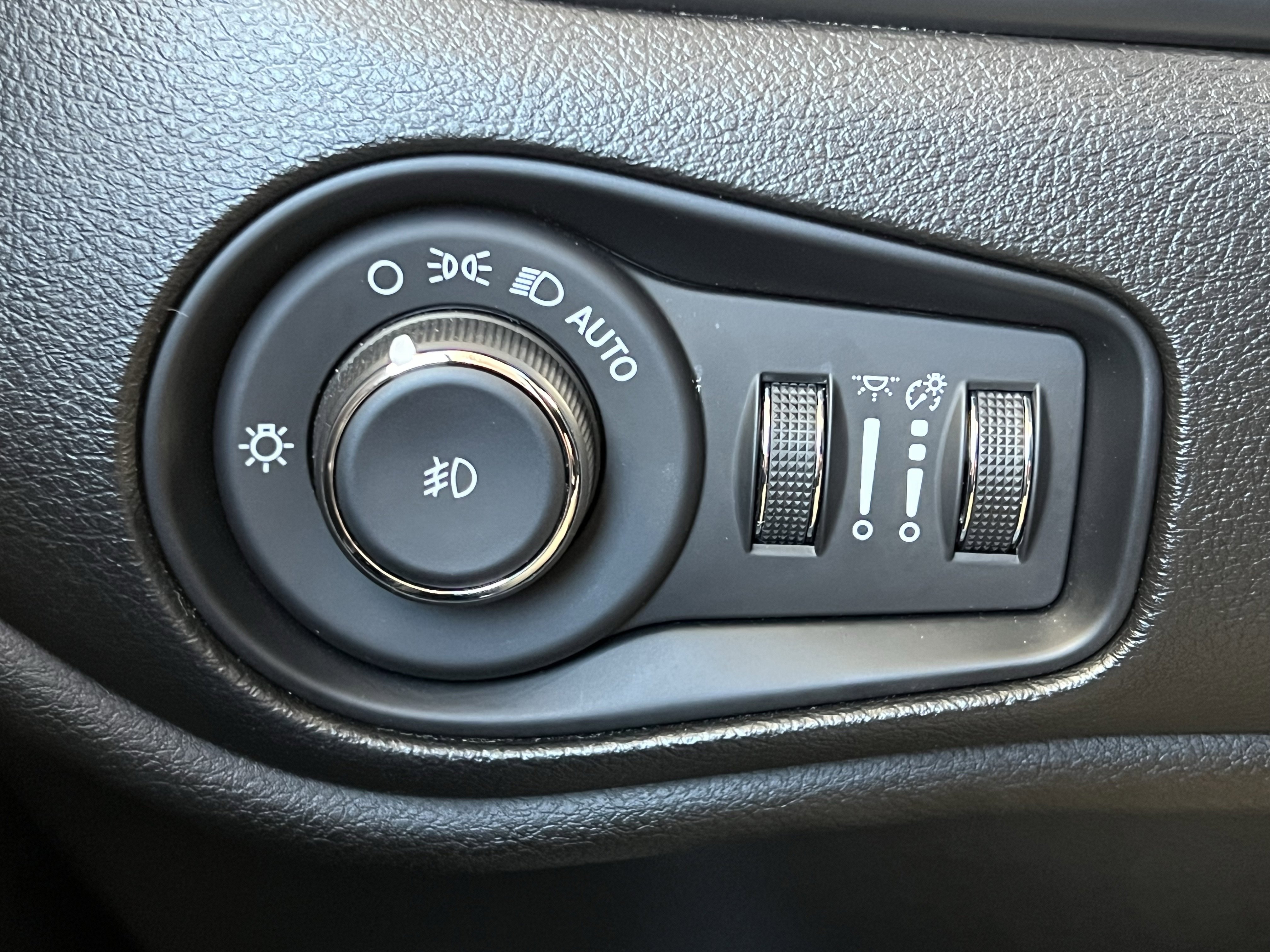 Used 2021 Jeep Renegade Limited AWD/4WD image 35