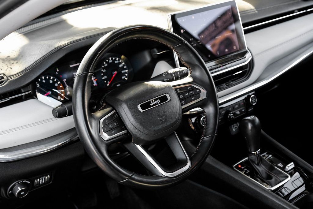 Used 2022 Jeep Compass Limited image 4