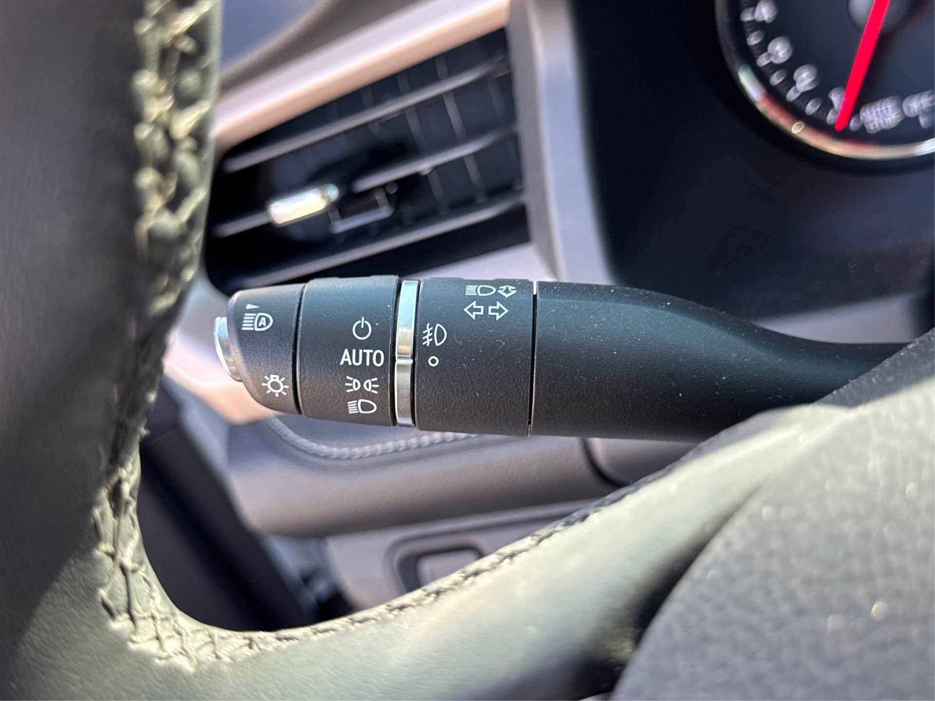 Used 2023 GMC Acadia Denali w/ Denali Technology Package image 23