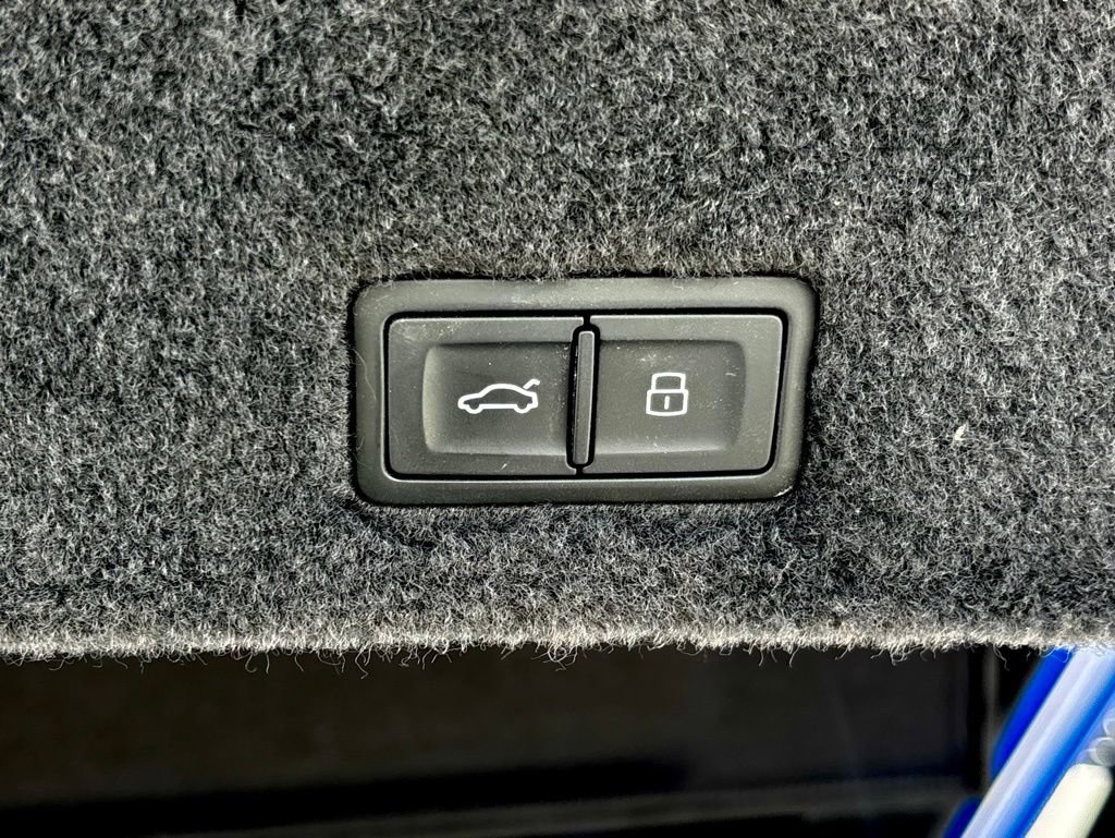 Used 2022 Lamborghini Urus AWD/4WD image 42
