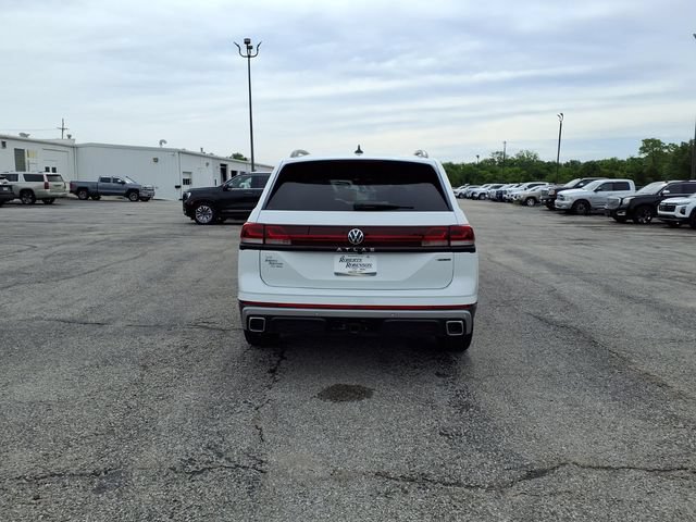 Used 2025 Volkswagen Atlas Peak Edition SE AWD/4WD image 28