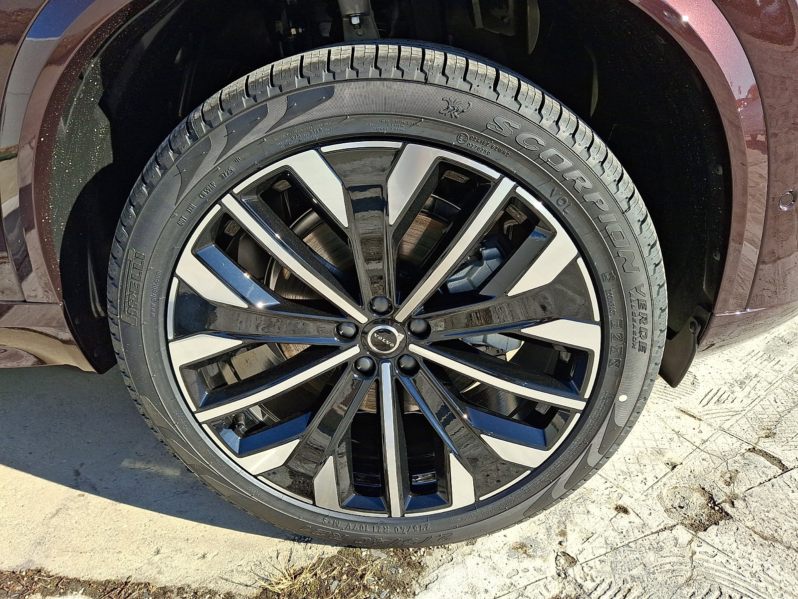 New 2026 Volvo XC90 B5 Plus w/ Protection Package Premier AWD/4WD image 5