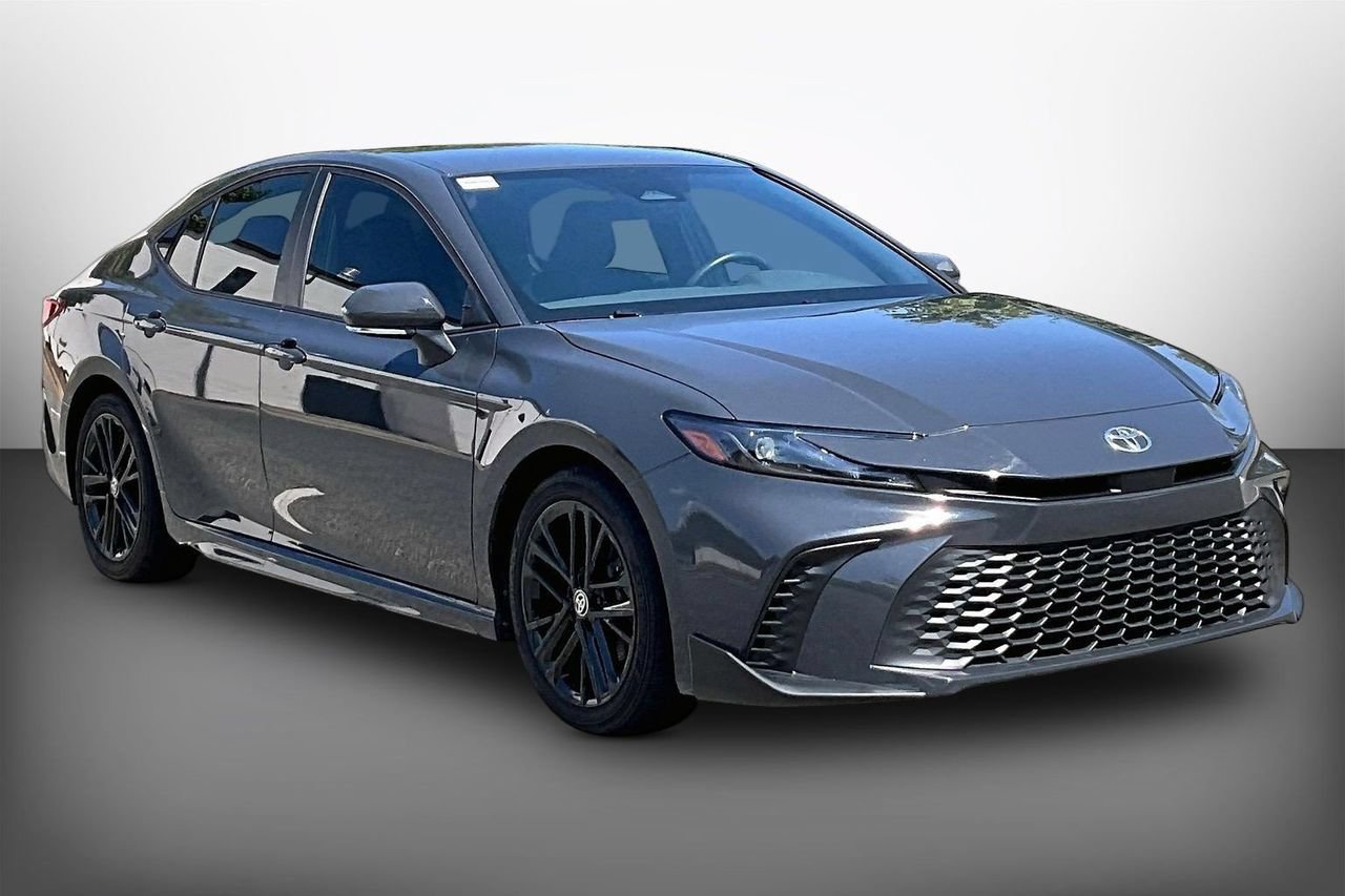 Used 2025 Toyota Camry SE FWD image 2