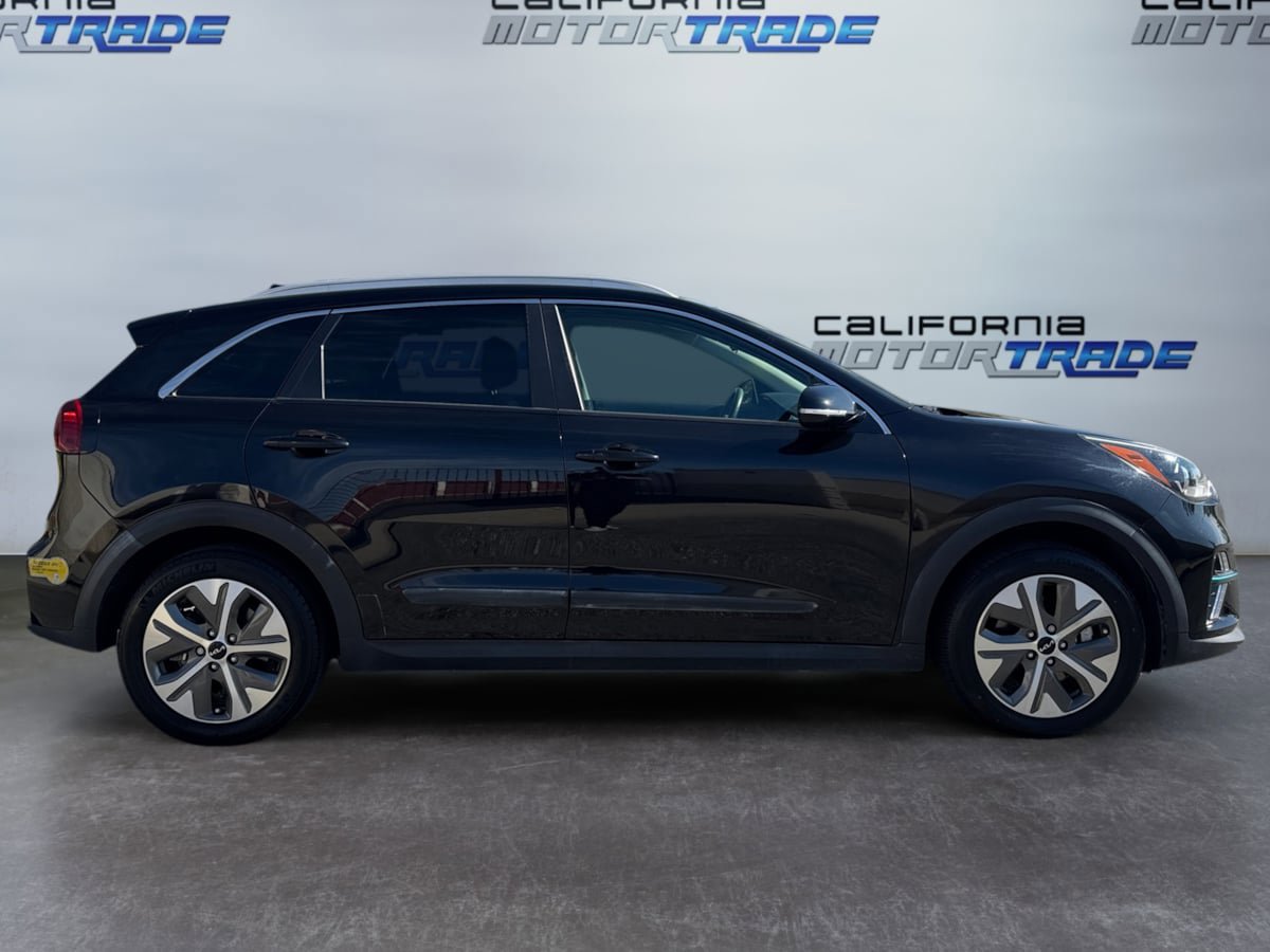 Used 2022 Kia Niro EX image 4