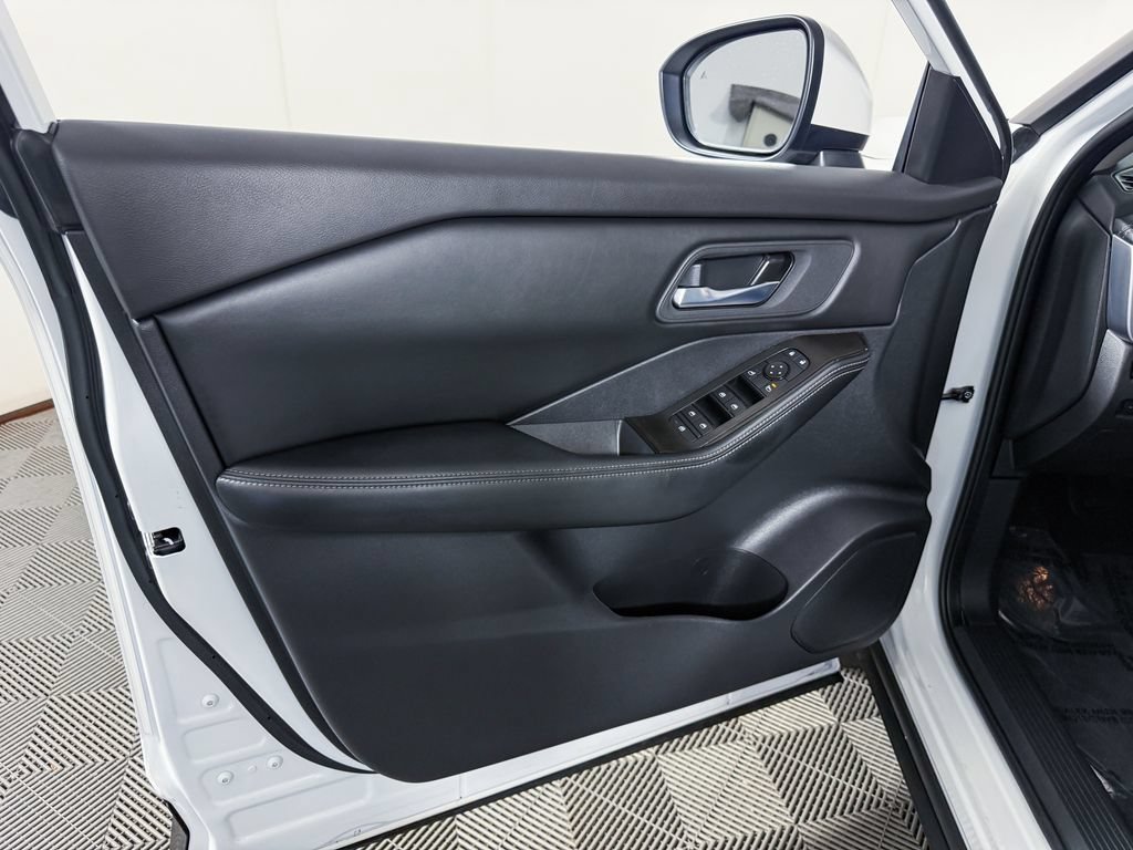 Certified 2026 Nissan Rogue SV AWD/4WD image 35