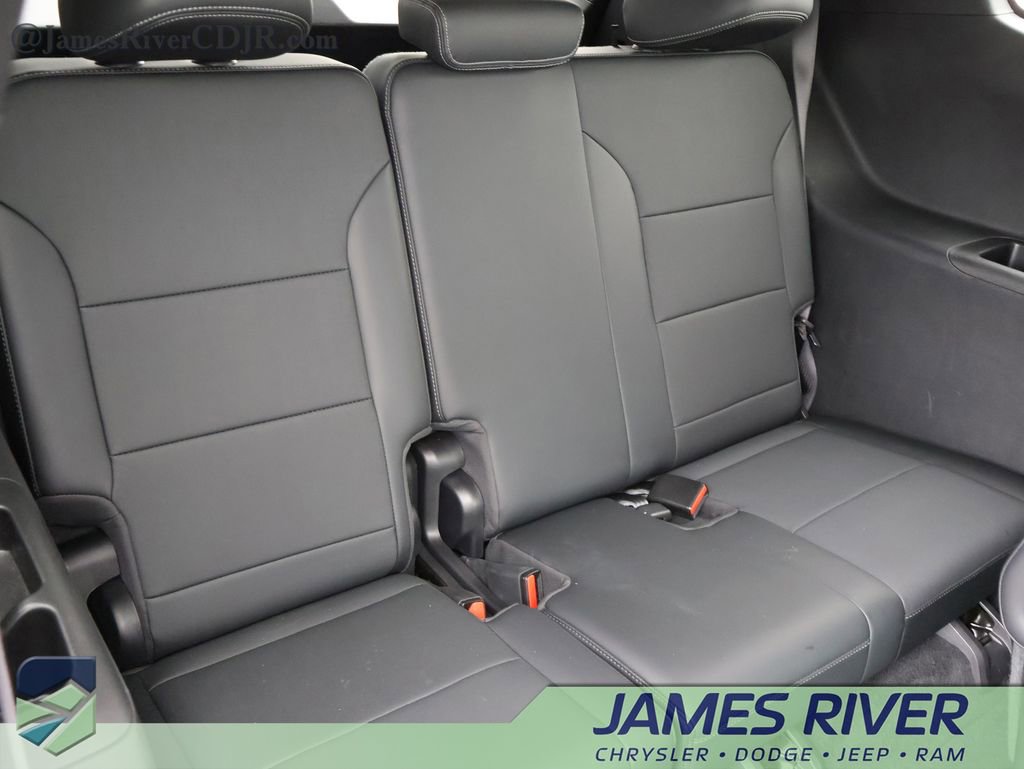 Used 2025 Buick Enclave Preferred image 13