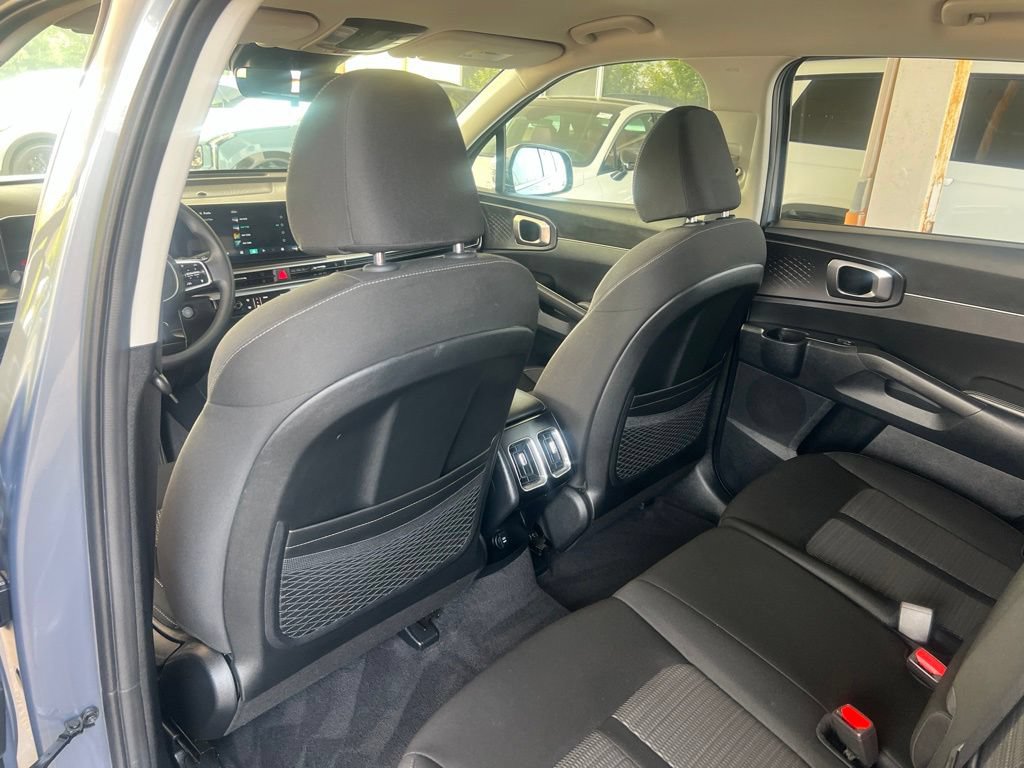 Certified 2024 Kia Sorento LX FWD image 9