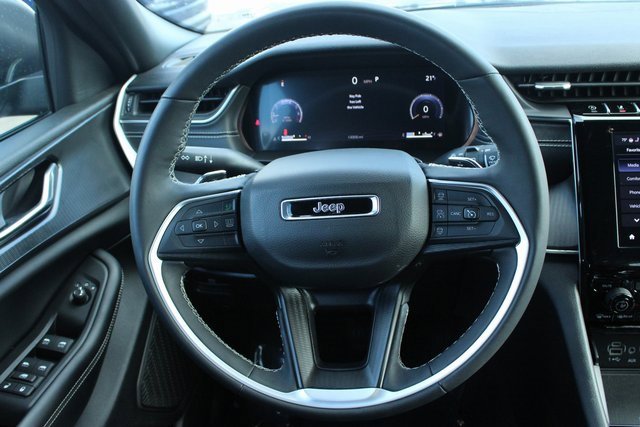 Used 2024 Jeep Grand Cherokee Laredo image 25