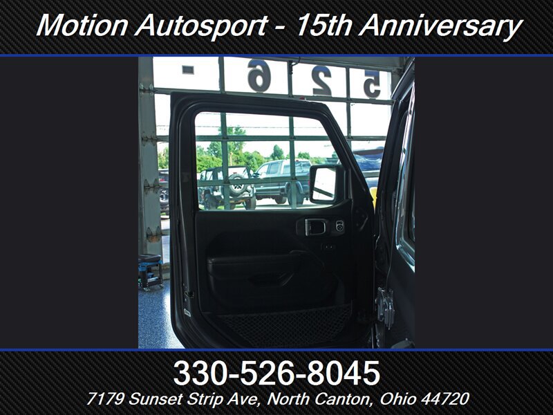 Used 2018 Jeep Wrangler Unlimited Rubicon w/ Dual Top Group AWD/4WD image 12