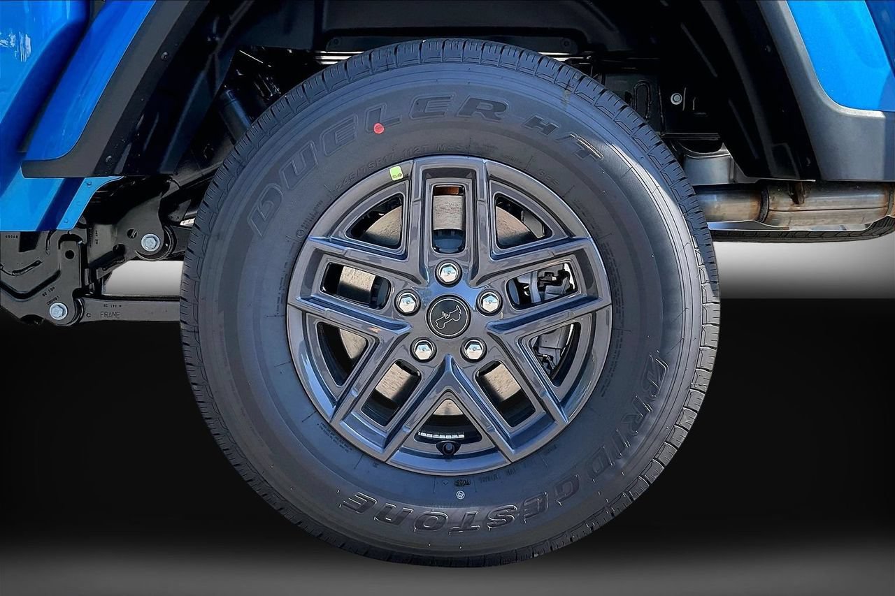 New 2026 Jeep Gladiator Sport AWD/4WD image 30