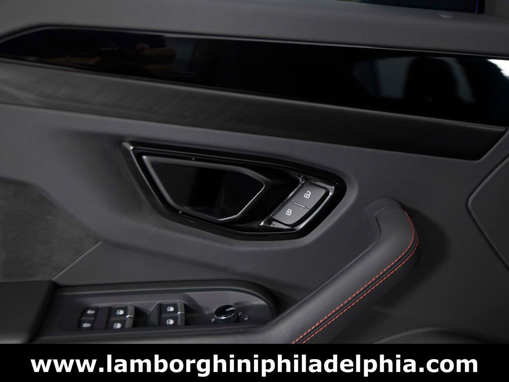 Used 2024 Lamborghini Urus S AWD/4WD image 12