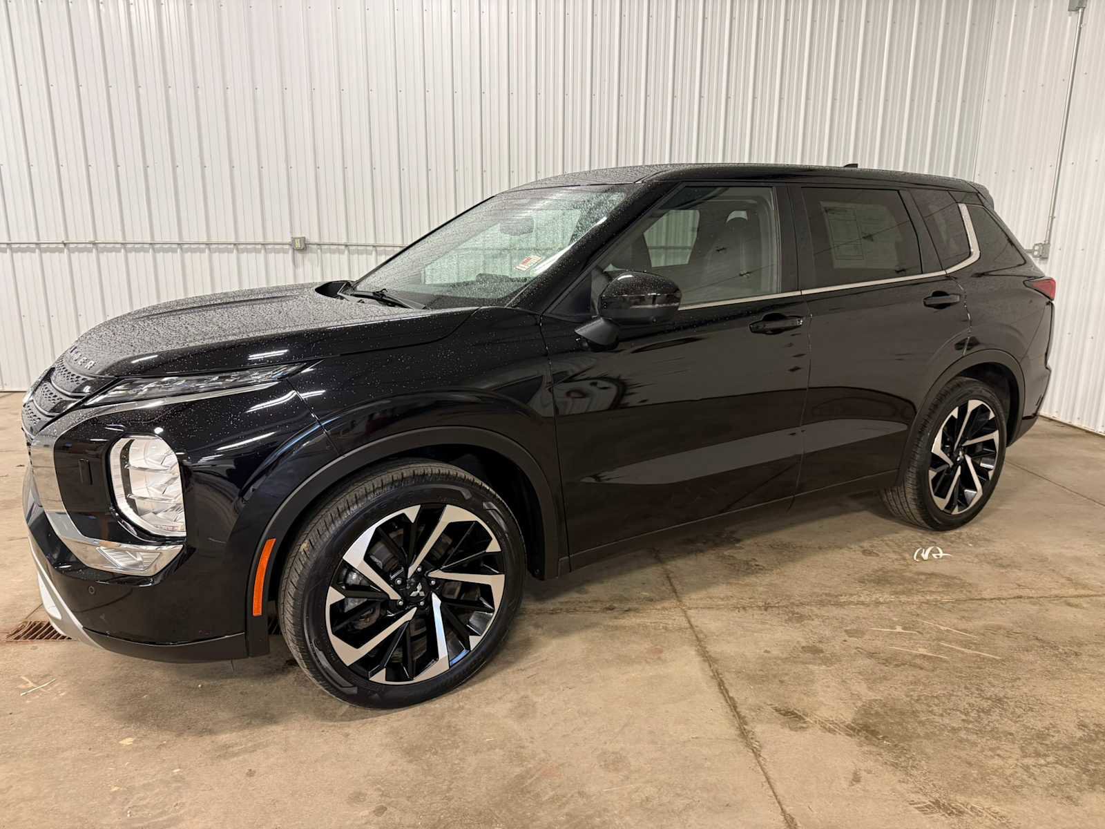 Used 2024 Mitsubishi Outlander SE AWD/4WD image 2