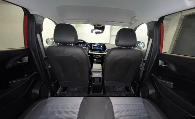 Used 2024 Chevrolet Trax LT w/ LT Convenience Package FWD image 11