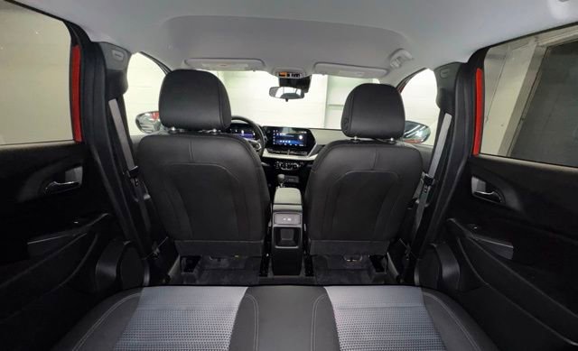 Used 2024 Chevrolet Trax LT w/ LT Convenience Package image 11