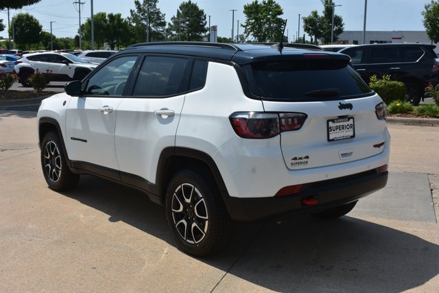 Used 2025 Jeep Compass Trailhawk AWD/4WD image 9
