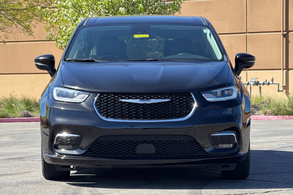 Used 2023 Chrysler Pacifica Touring-L image 7
