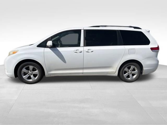 Used 2012 Toyota Sienna LE image 7
