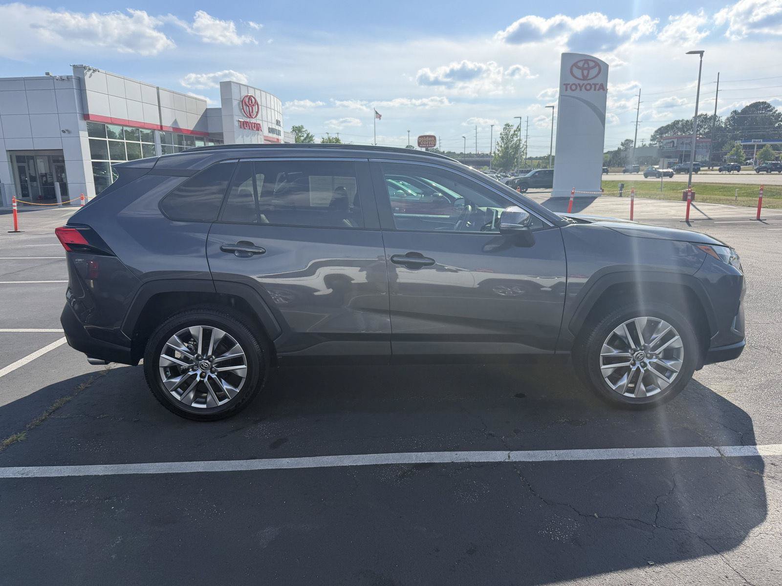 Used 2023 Toyota RAV4 XLE Premium FWD image 8
