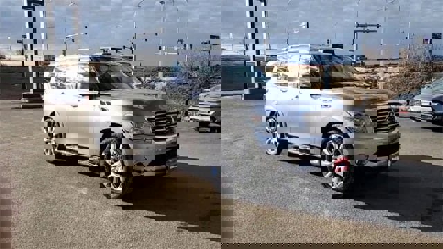 Used 2011 INFINITI QX56 7-Passenger w/ Deluxe Touring Pkg image 2